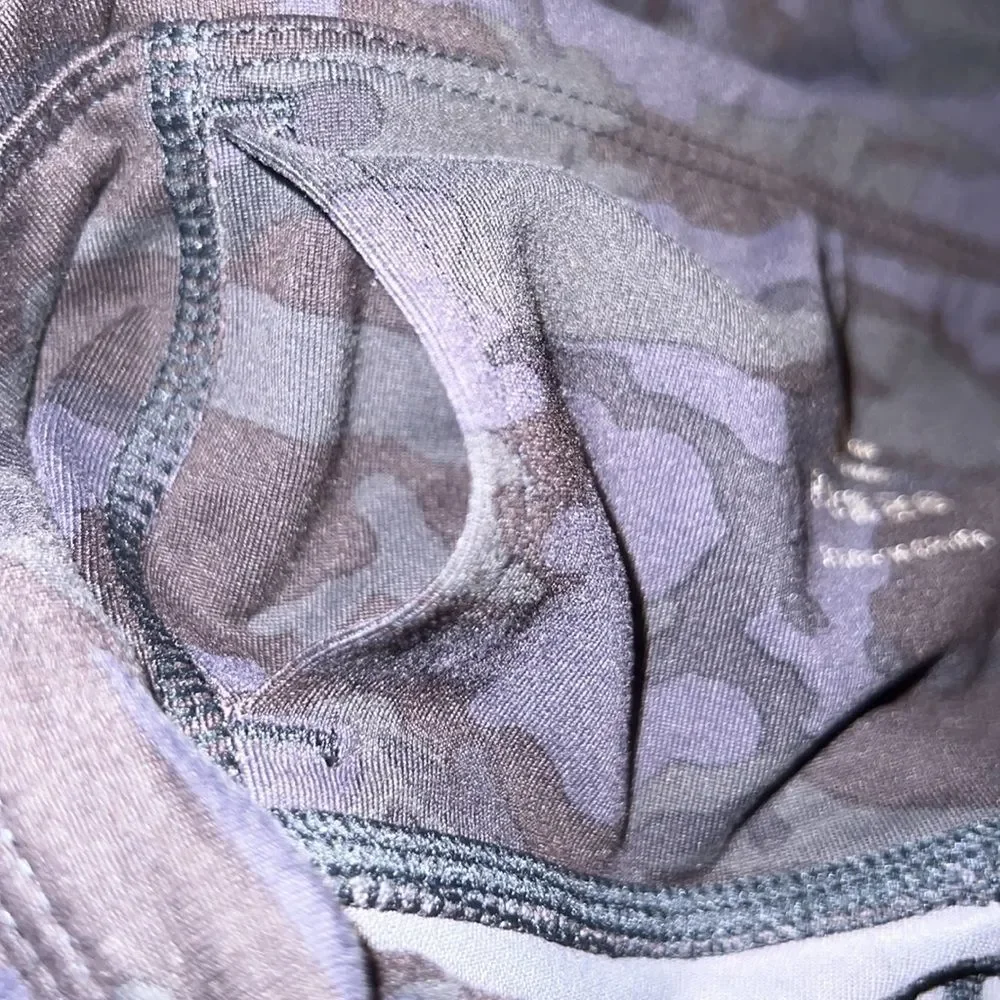 EUC Dark Camo Capri Yoga Leggings with Two Side Pockets and Interior Back Pocket